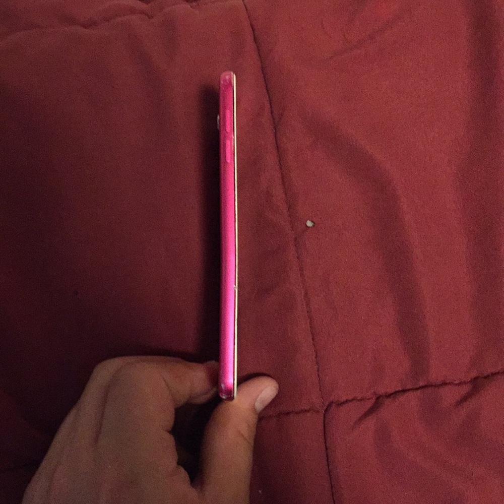 iPod Touch - Picture 3 of 3
